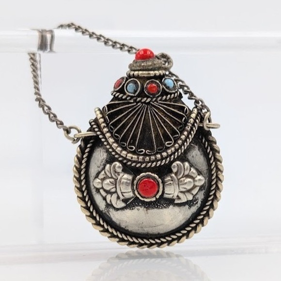 Jewelry - VTG Tibetan Himalayan Snuff Bottle Pendant Silver Tone Intricate
